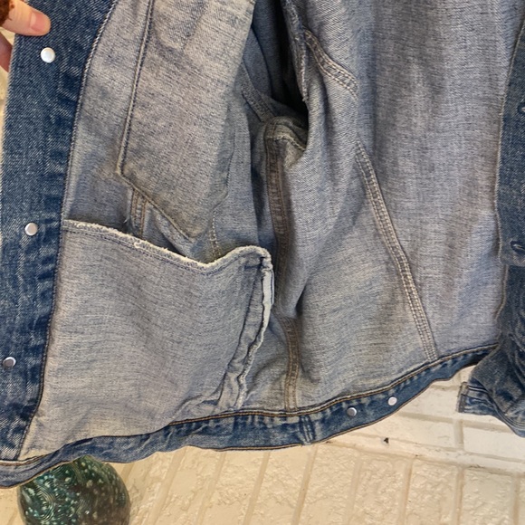 Vintage original Levi’s denim jacket from 90’s - Picture 5 of 10